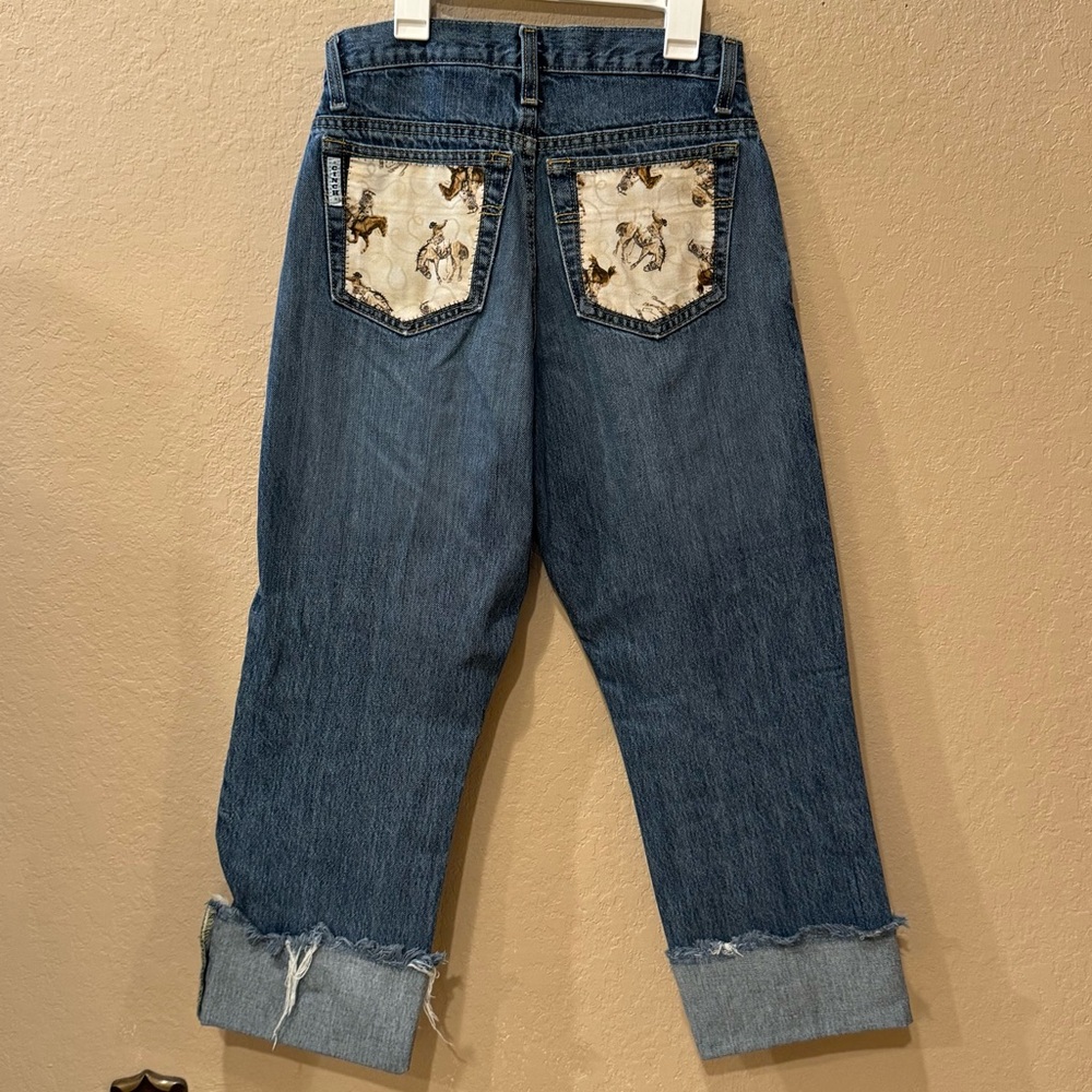 Cinch Jeans with embroidered pockets